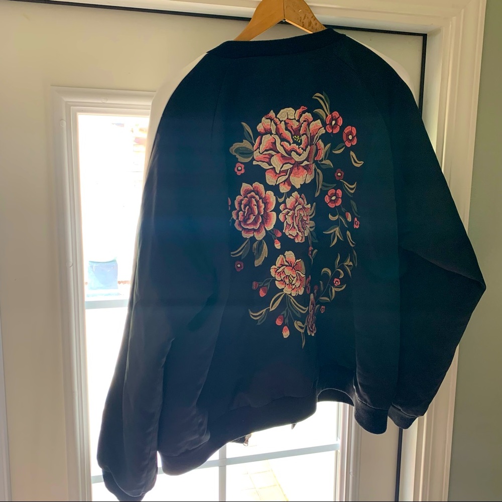 Flower bomber jacket 🖤 🌸